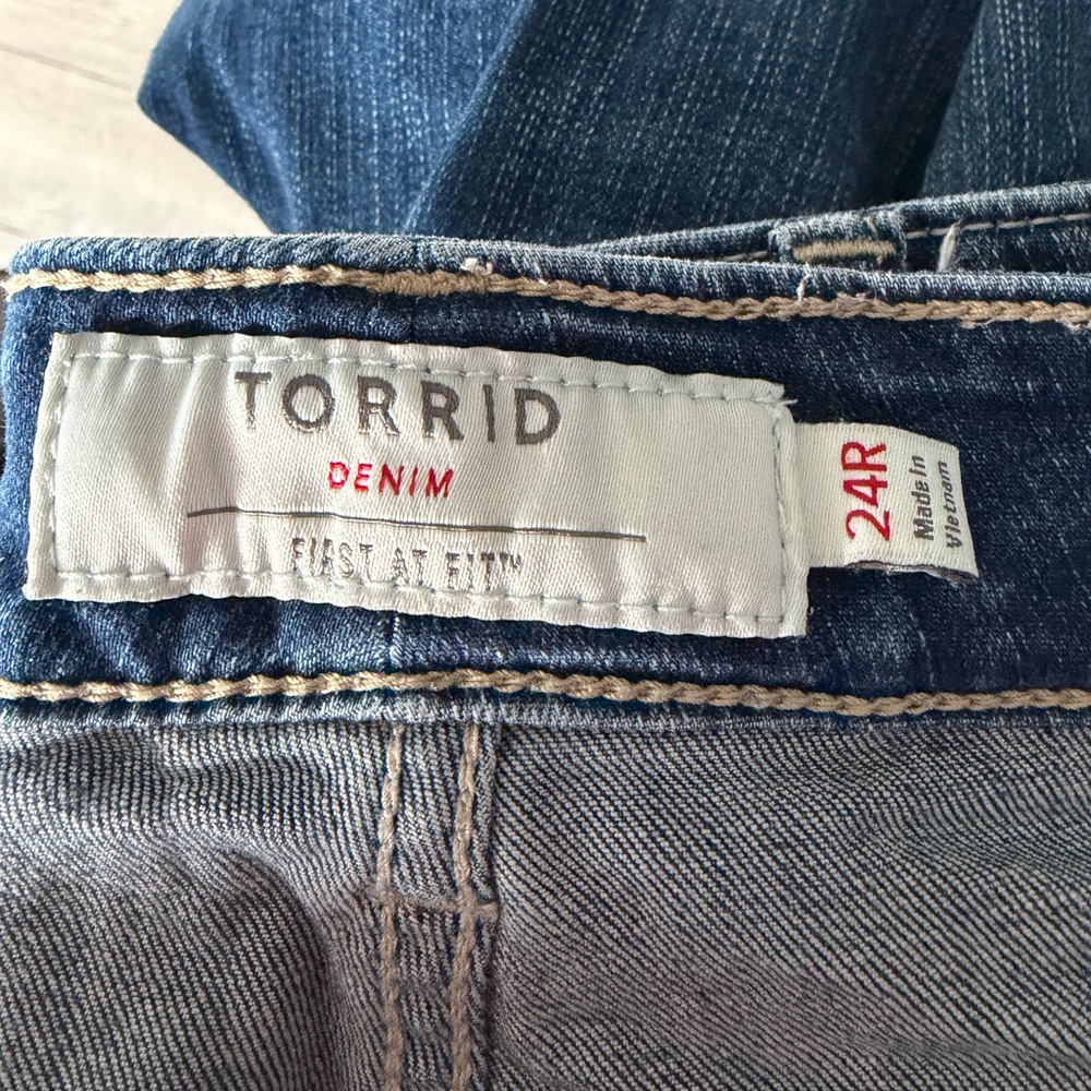 Torrid Women's Straight Leg Blue Jeans - Picture 3 of 4